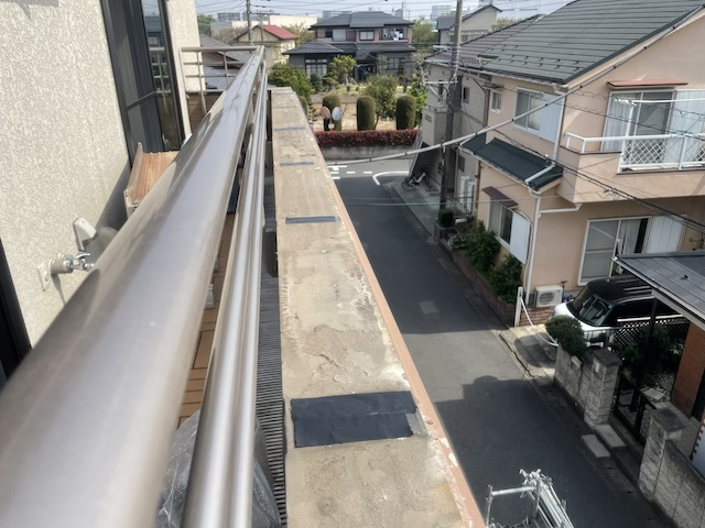 草加市　バルコニー笠木交換工事　防水
